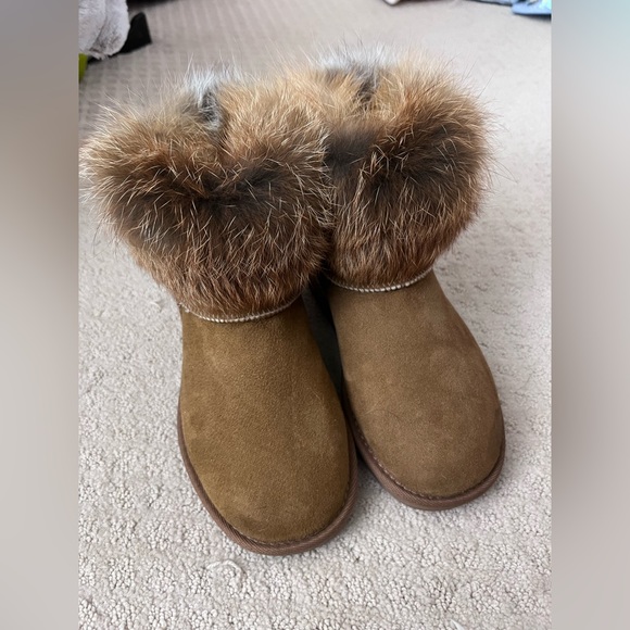 Genuine Australian Uggs (Sheepskins down under) - women’s Mini Short boot - Picture 1 of 7